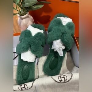 BNIB green fuzzy Orans size 39 (SOLD)